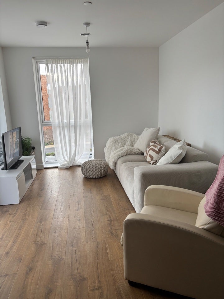 Flat Crossways Boulevard in Dartford