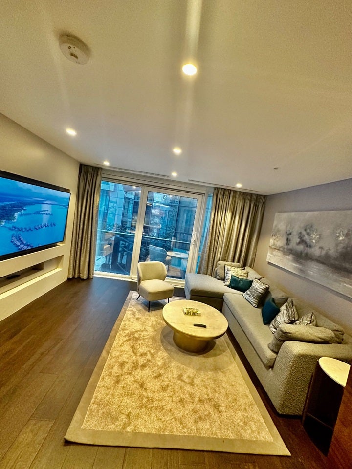 Flat Queenstown Road in Greater London