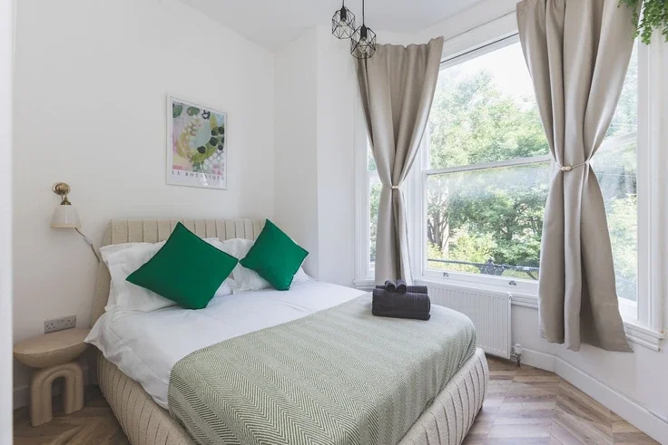 Flat Kelvin Road in Greater London
