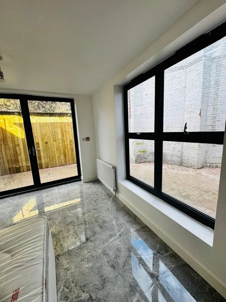 Flat Nursery Road in Greater London