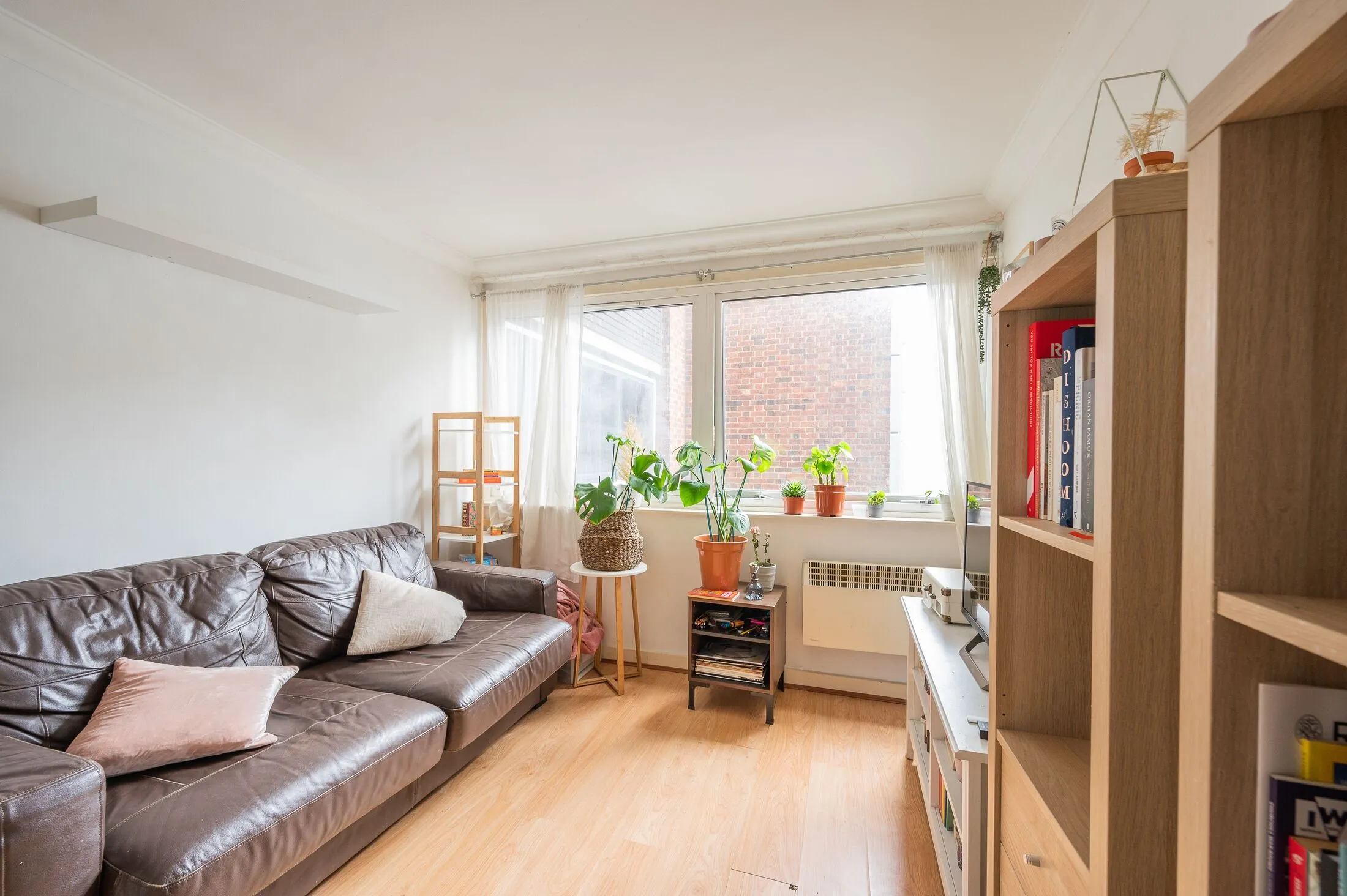 Flat Cleveland Street in Greater London