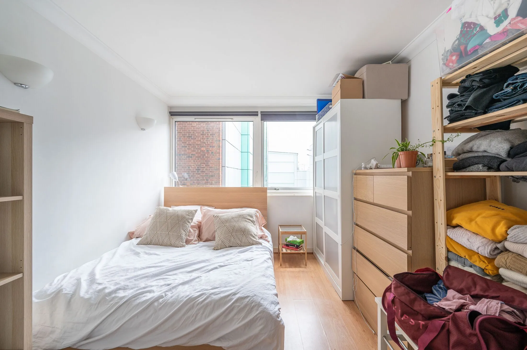 Flat Cleveland Street in Greater London