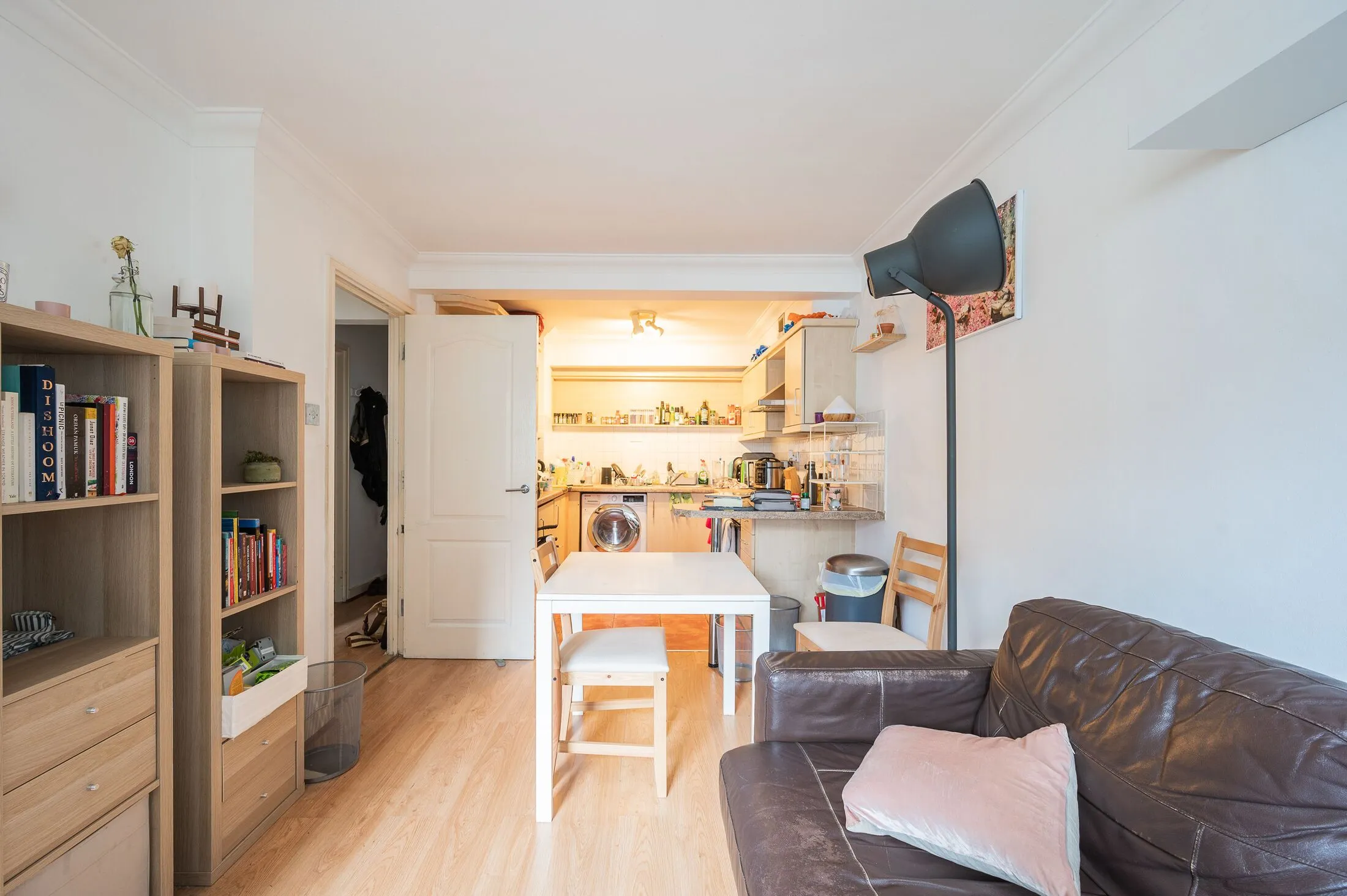 Flat Cleveland Street in Greater London