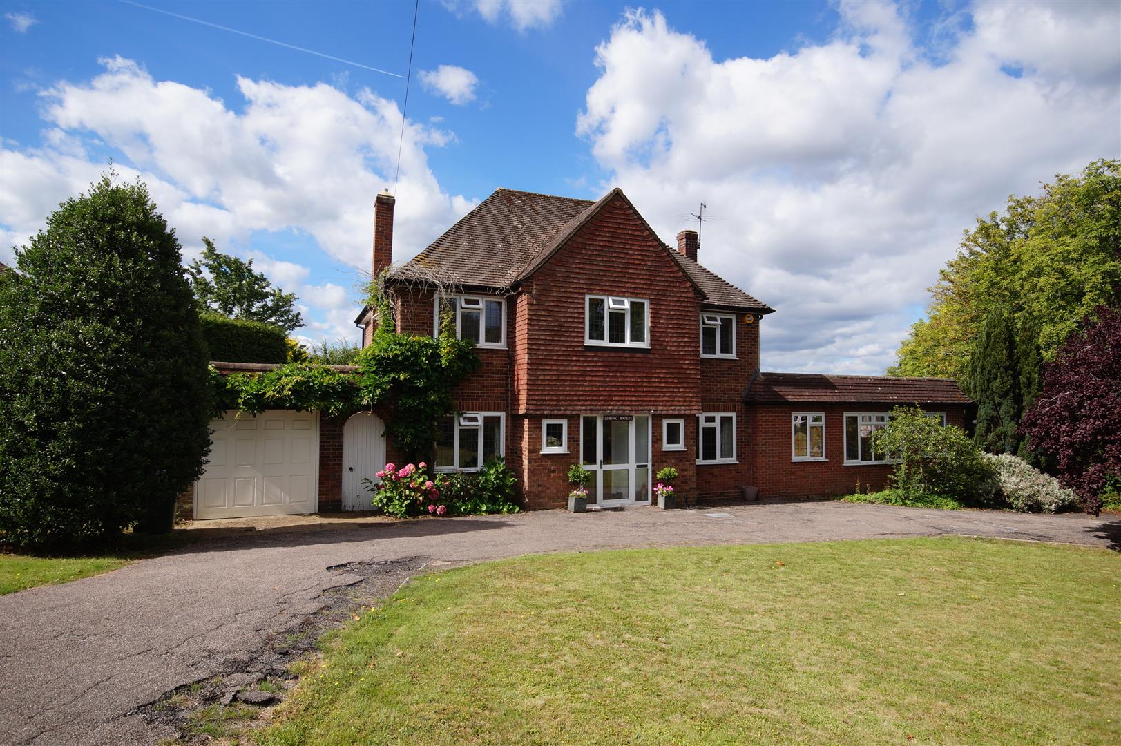 House Silverdale Avenue in Elmbridge
