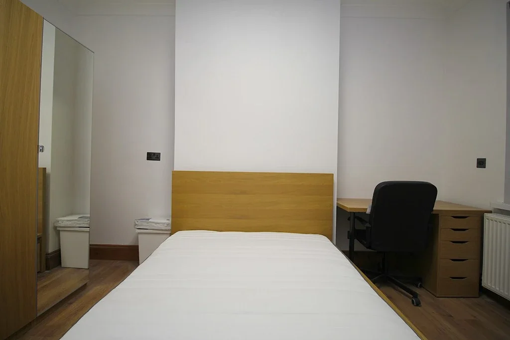 Room Ratcliffe Road in Charnwood