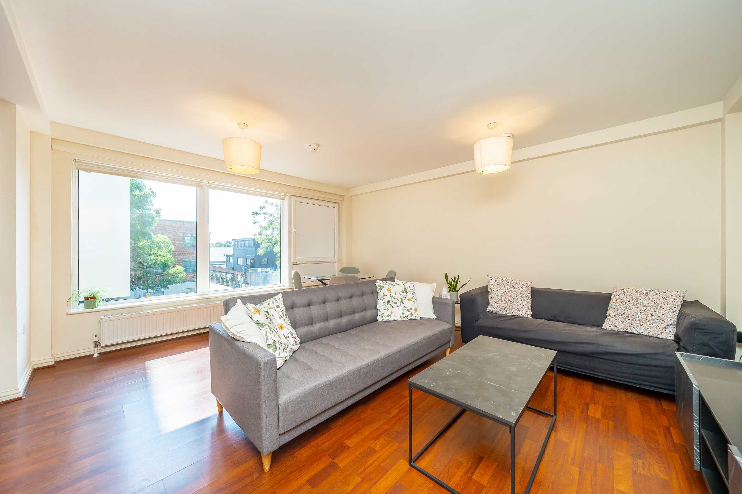 Flat Elm Grove in Greater London