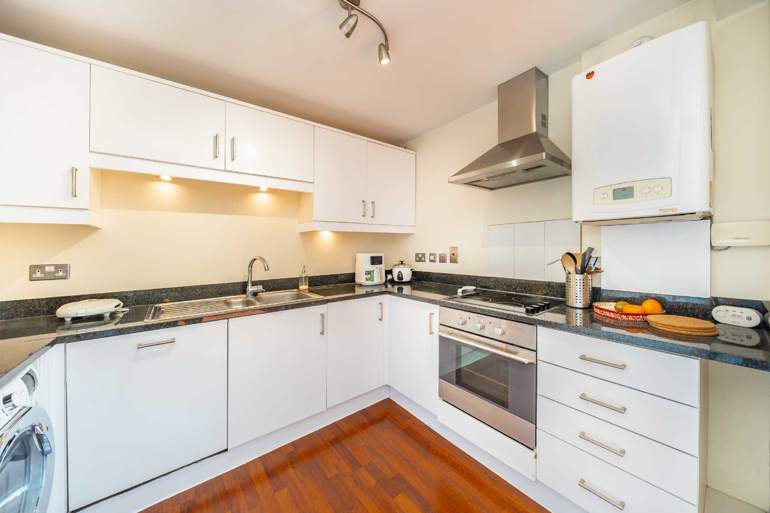 Flat Elm Grove in Greater London