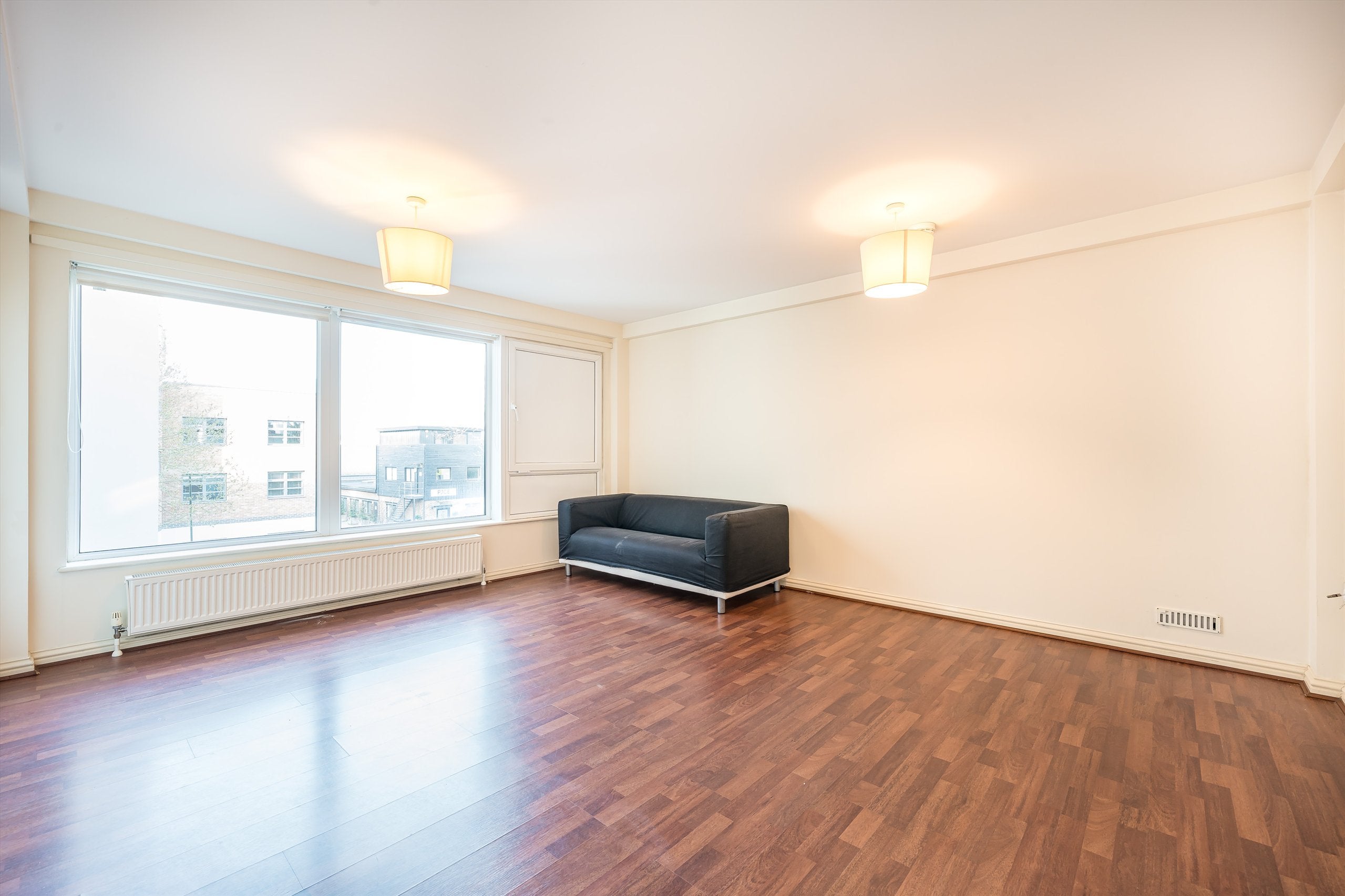 Flat Elm Grove in Greater London
