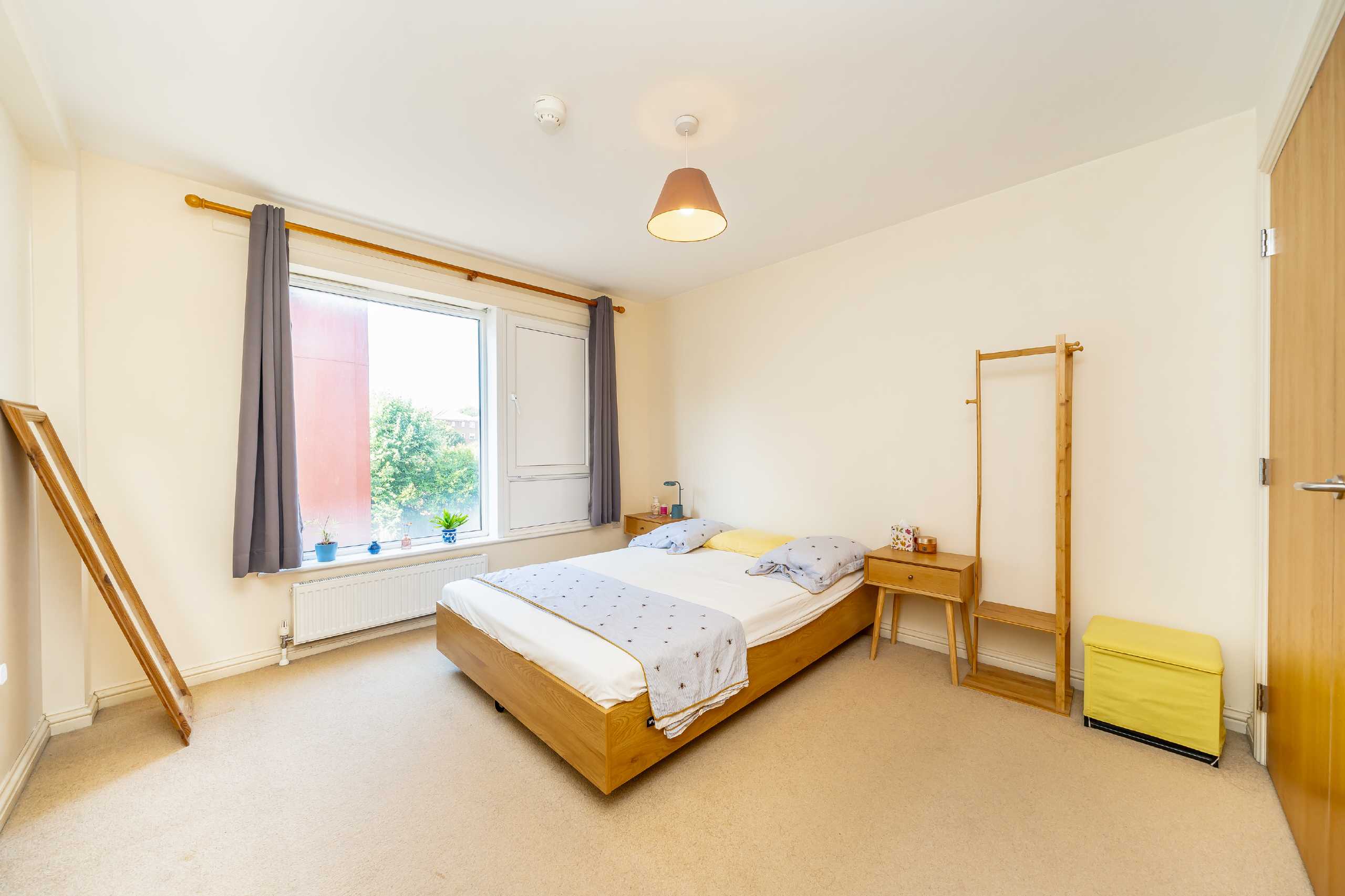 Flat Elm Grove in Greater London