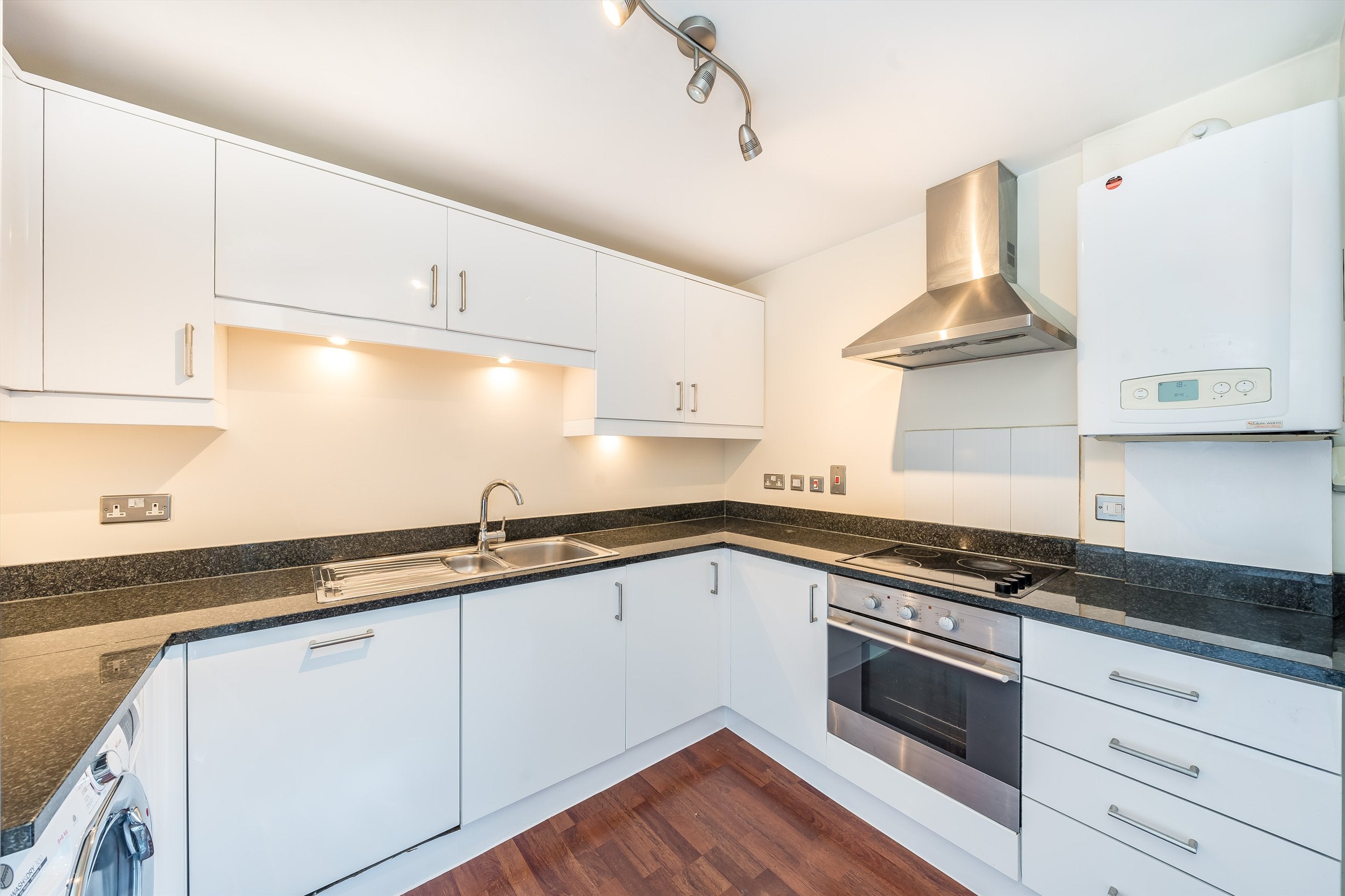 Flat Elm Grove in Greater London