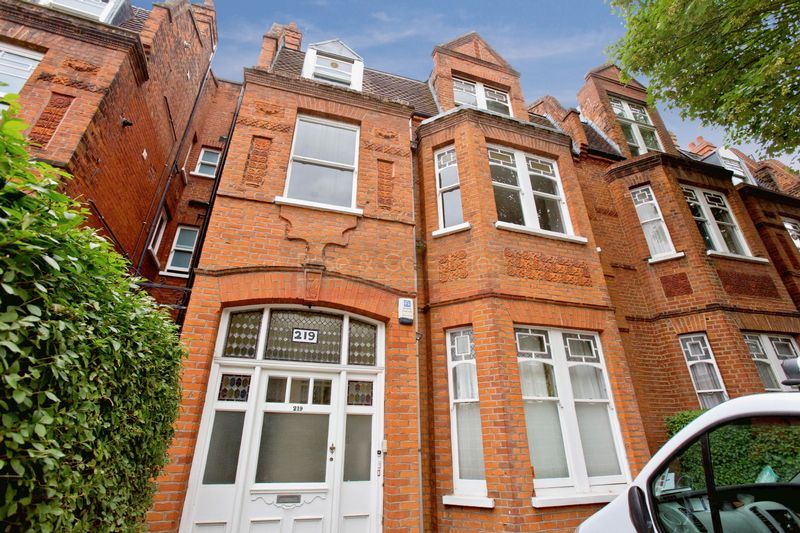 Flat Goldhurst Terrace in Greater London