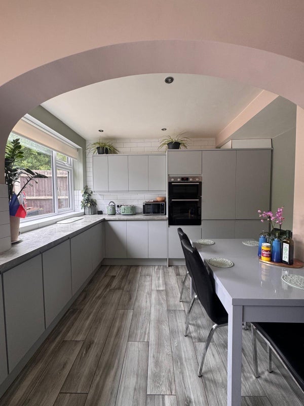 Room Shirley Avenue in Greater London