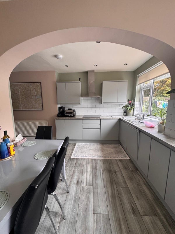 Room Shirley Avenue in Greater London