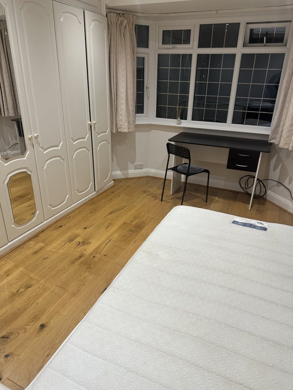 Room Shirley Avenue in Greater London