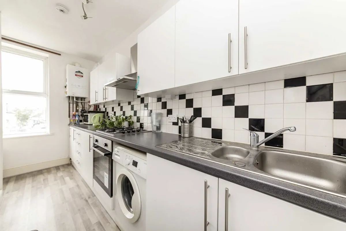 Flat Edgeley Lane in Greater London