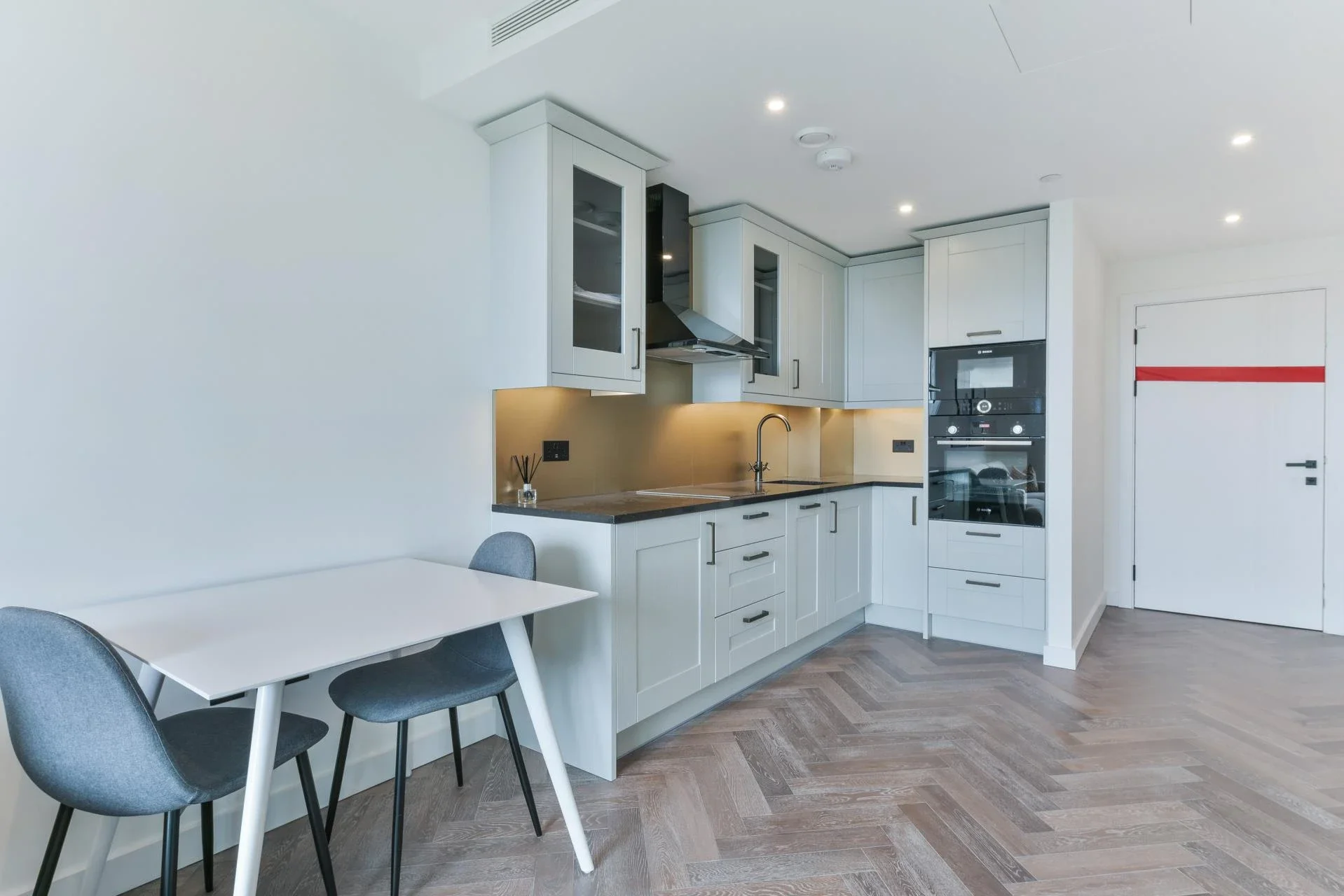 Flat Virginia Street in Greater London