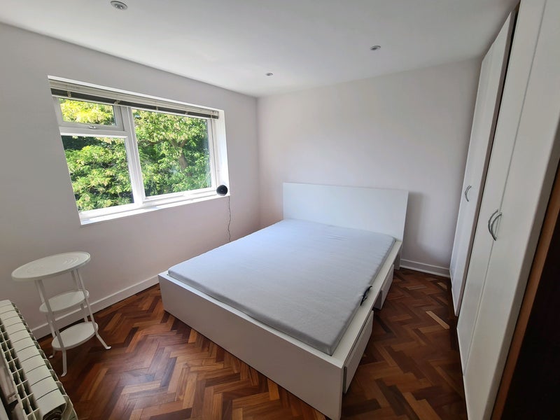 Room Cedar Drive in Greater London