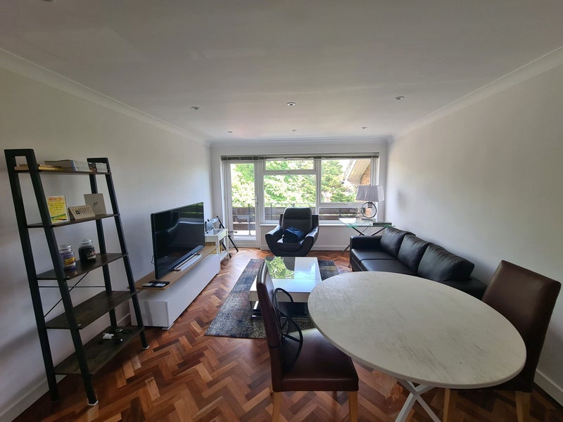 Room Cedar Drive in Greater London