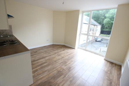 Flat Pantygraigwen Road in Pontypridd