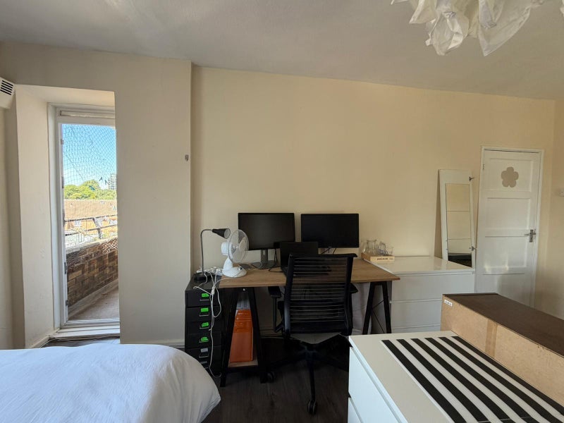 Room Mintern Street in Greater London