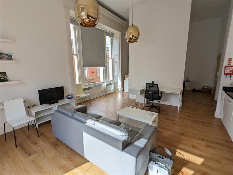 Flat Bexley Square in Salford