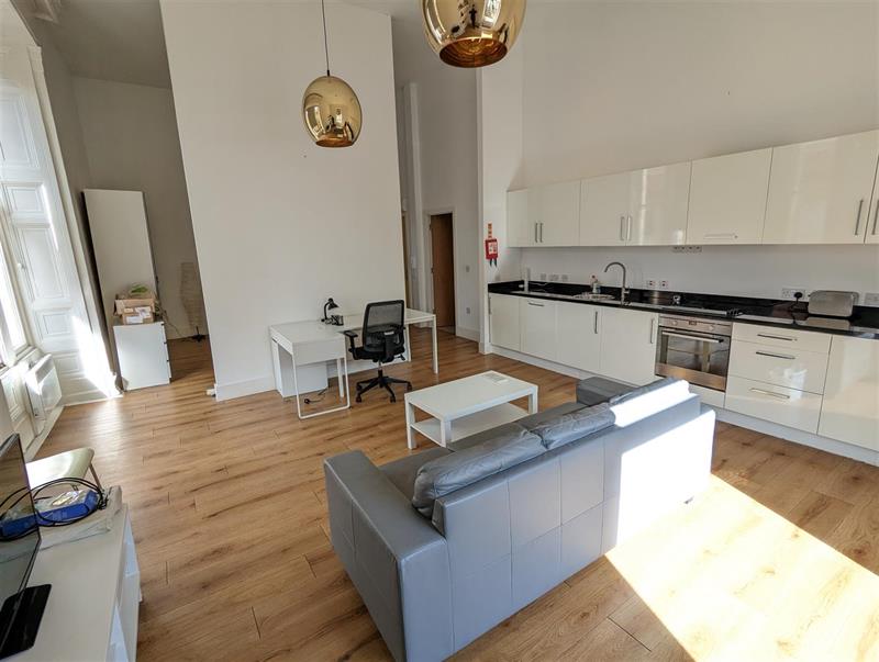 Flat Bexley Square in Salford