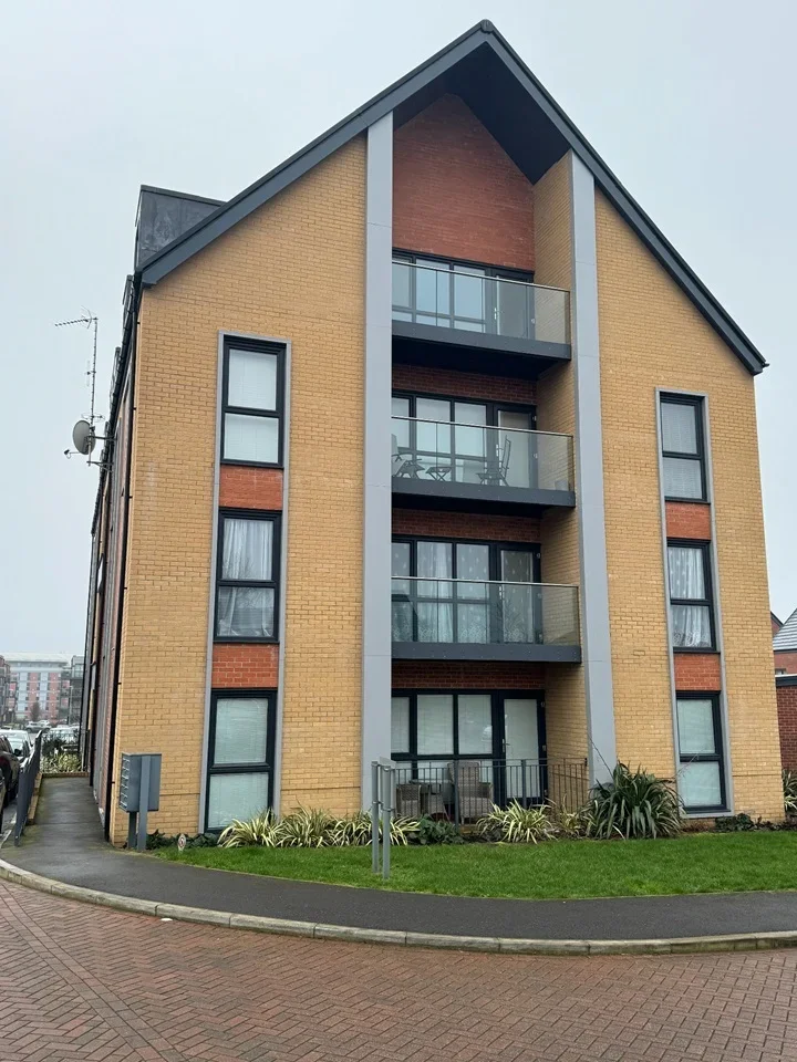 Flat Hertshill Gardens in Hertsmere