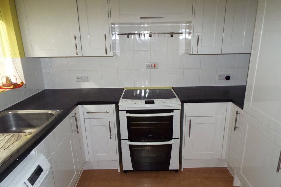 Flat Kimberley Close in Slough