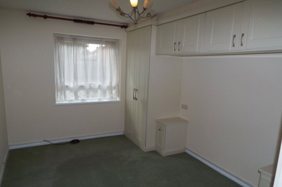 Flat Kimberley Close in Slough