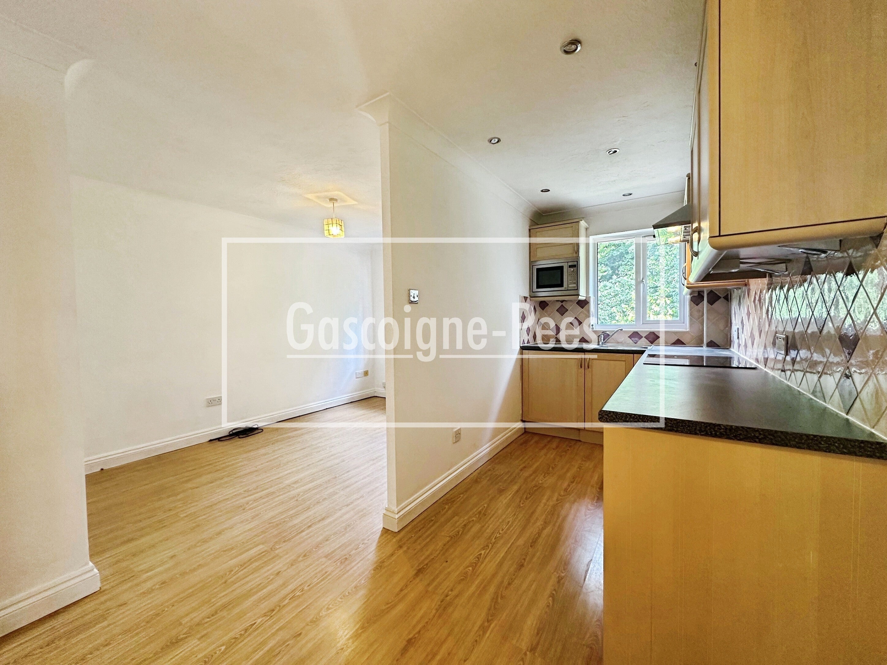 Flat Wellesley Road in Rushmoor