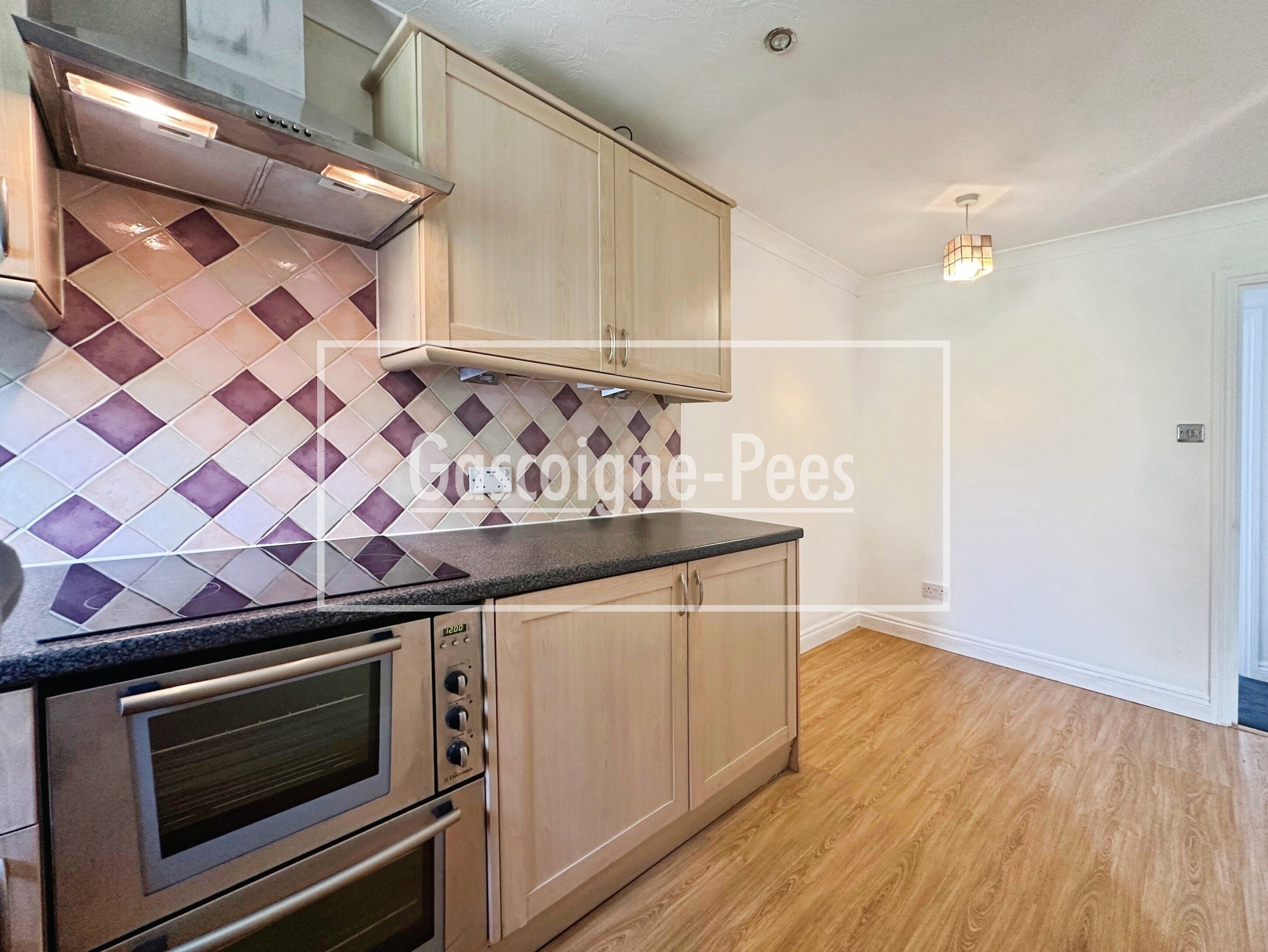 Flat Wellesley Road in Rushmoor