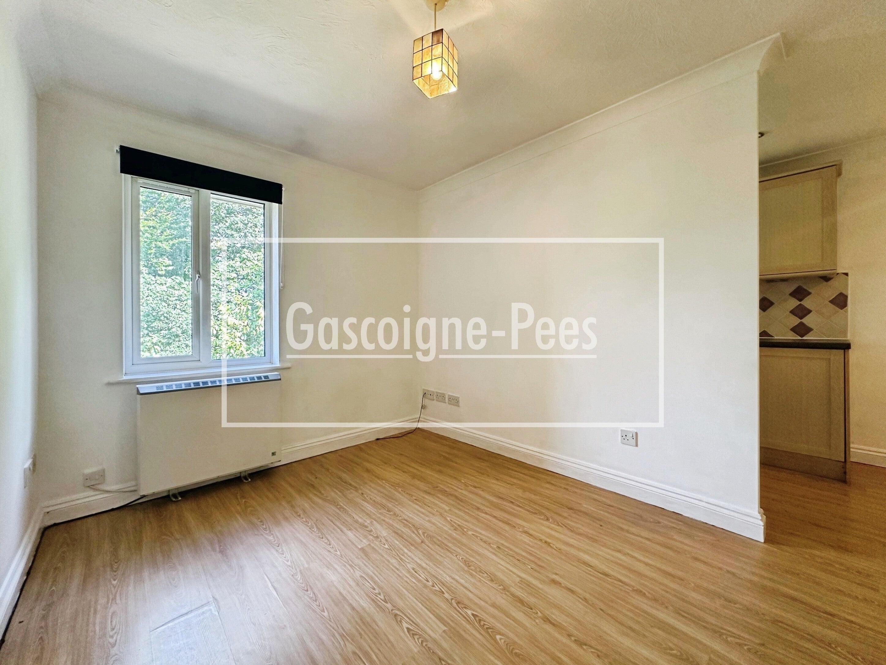 Flat Wellesley Road in Rushmoor