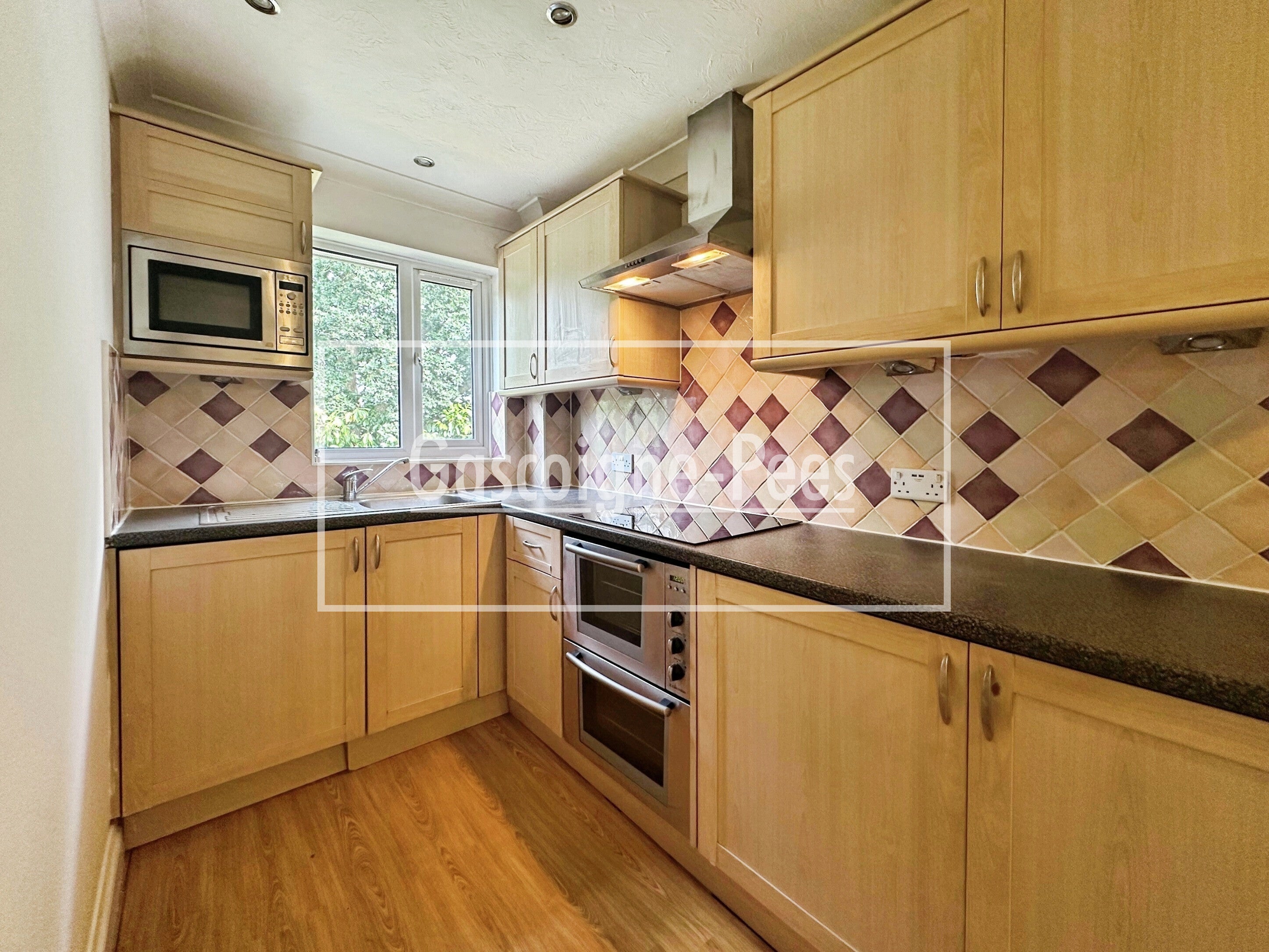 Flat Wellesley Road in Rushmoor