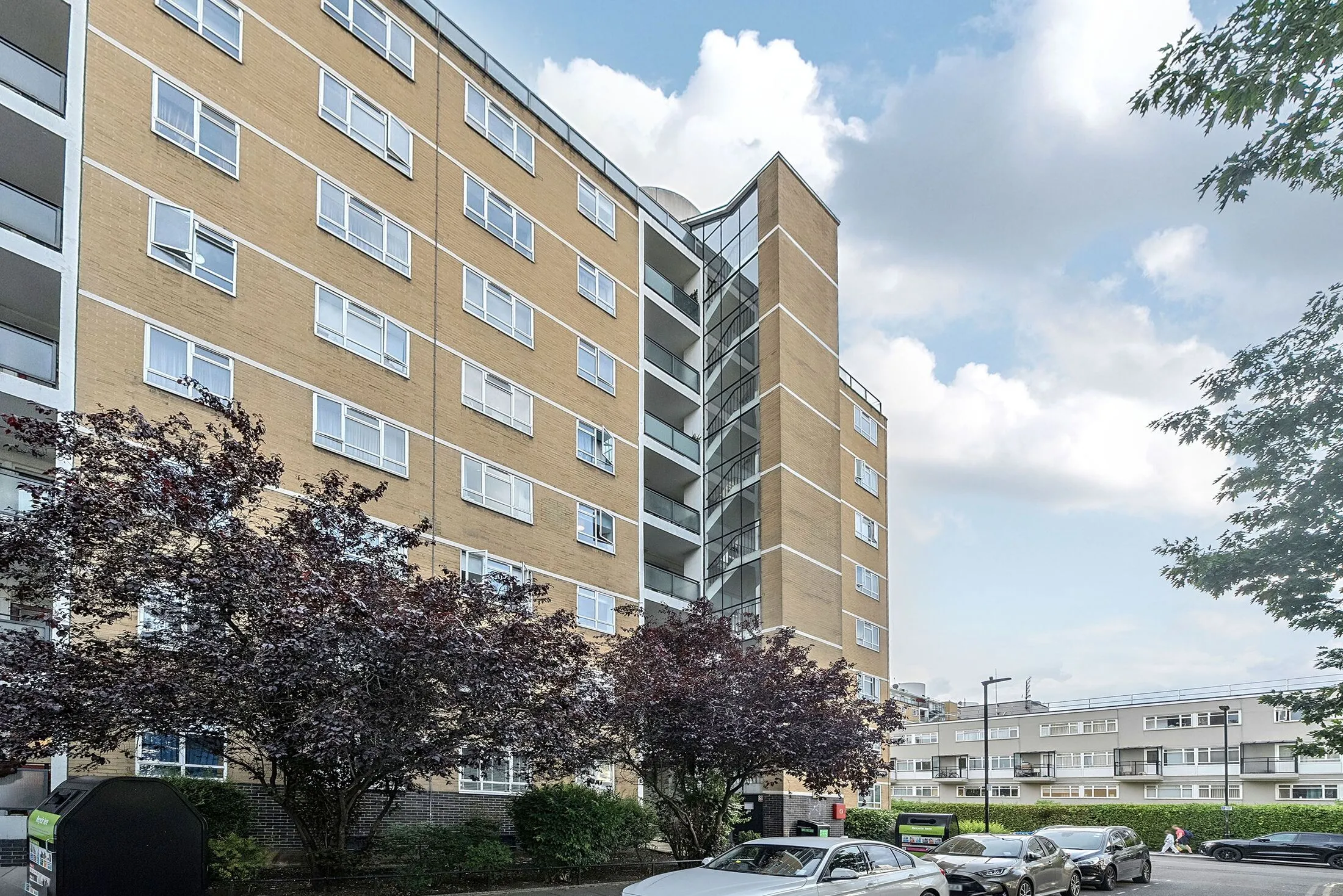 Flat Churchill Gardens Road in City of Westminster