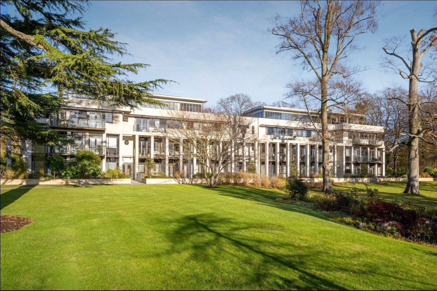 Flat Cavendish Meads in Sunninghill