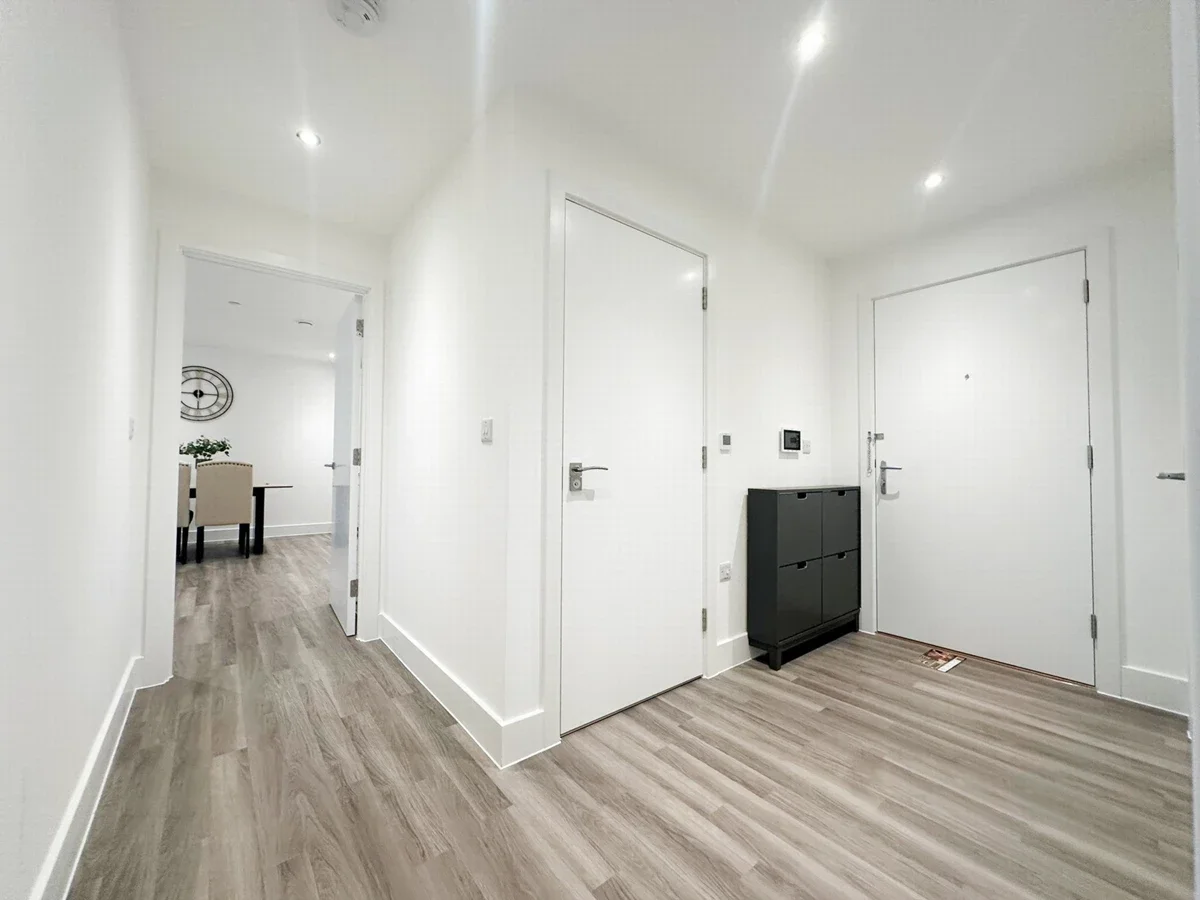 Flat Lismore Boulevard in Greater London