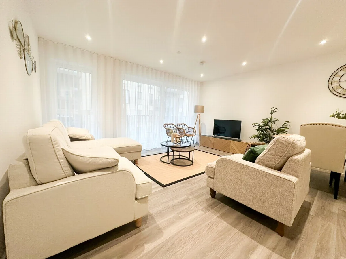 Flat Lismore Boulevard in Greater London