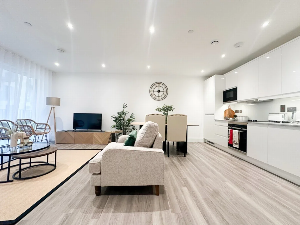 Flat Lismore Boulevard in Greater London