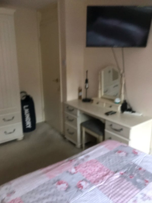Room Dampier Walk in Crawley