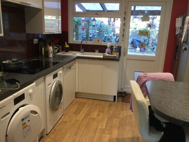 Room Dampier Walk in Crawley