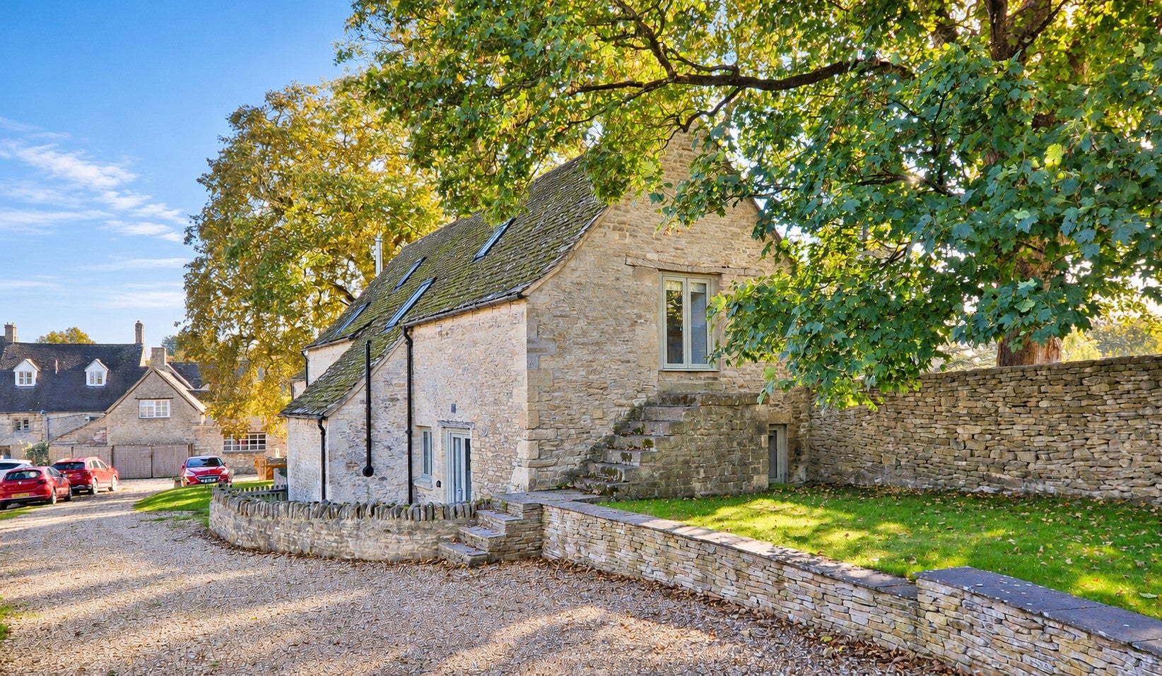 House Church Walk in Cotswold District