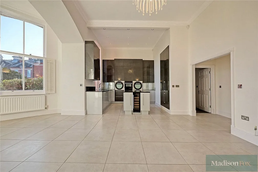 Flat Hampstead Avenue in Greater London