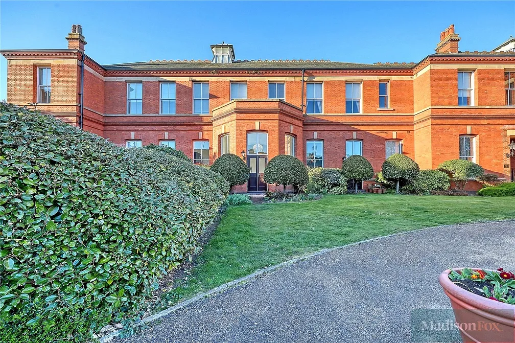 Flat Hampstead Avenue in Greater London