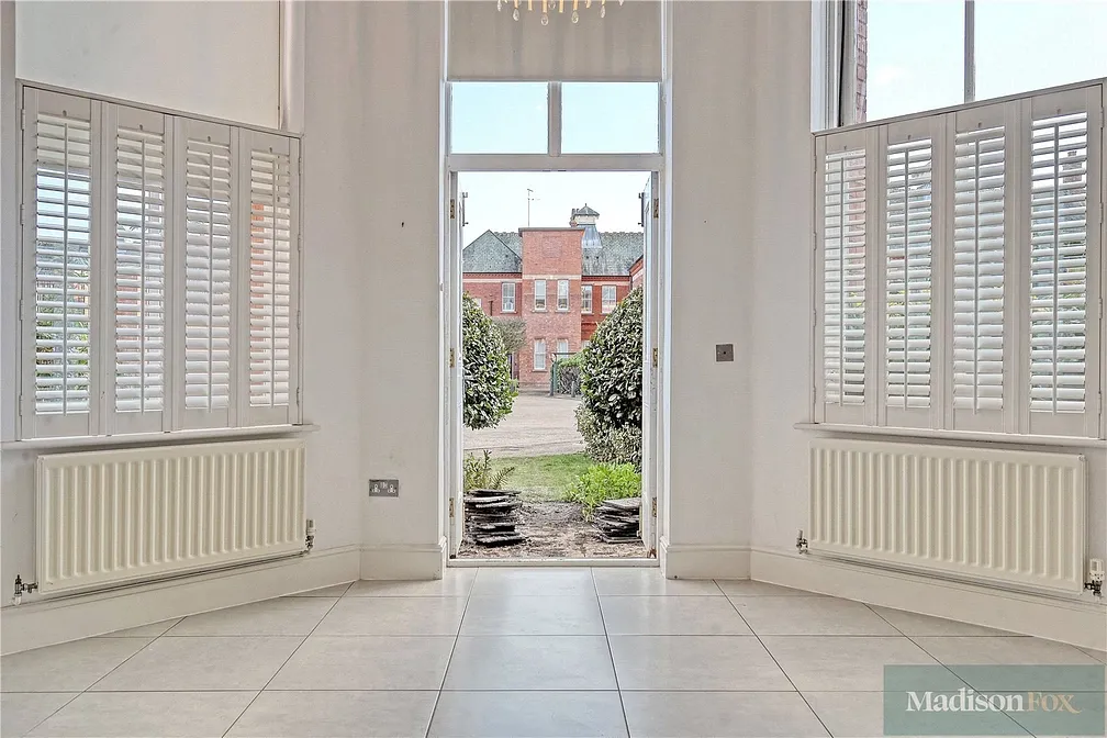 Flat Hampstead Avenue in Greater London
