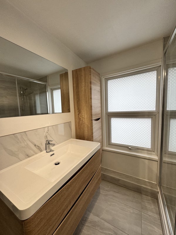 Room Glenthorne Road in Greater London