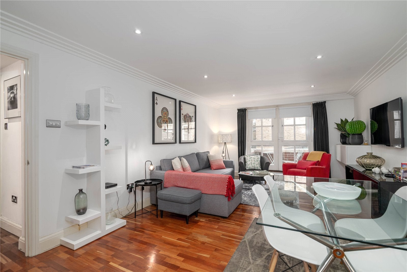 Flat Maiden Lane in City of Westminster