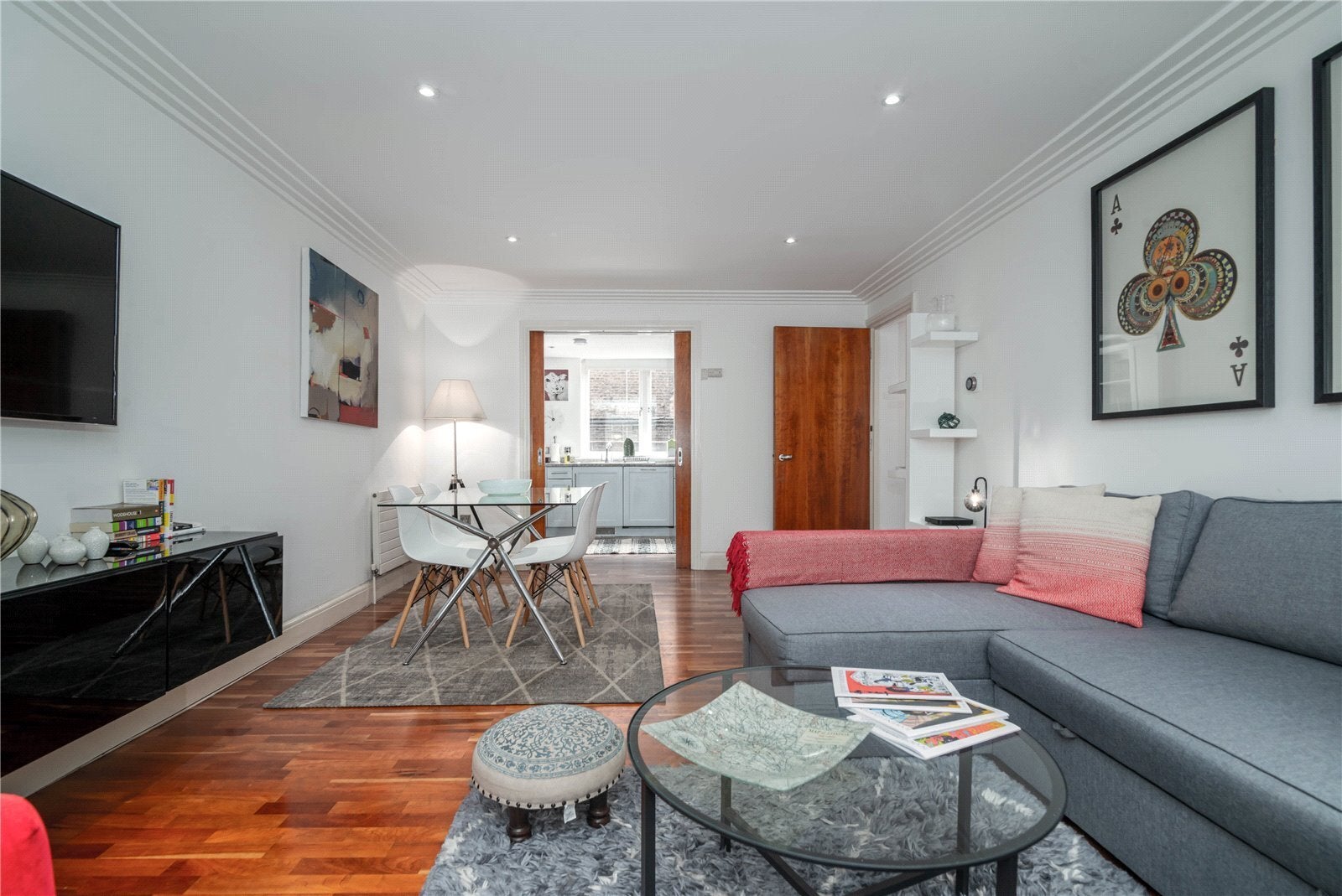 Flat Maiden Lane in City of Westminster