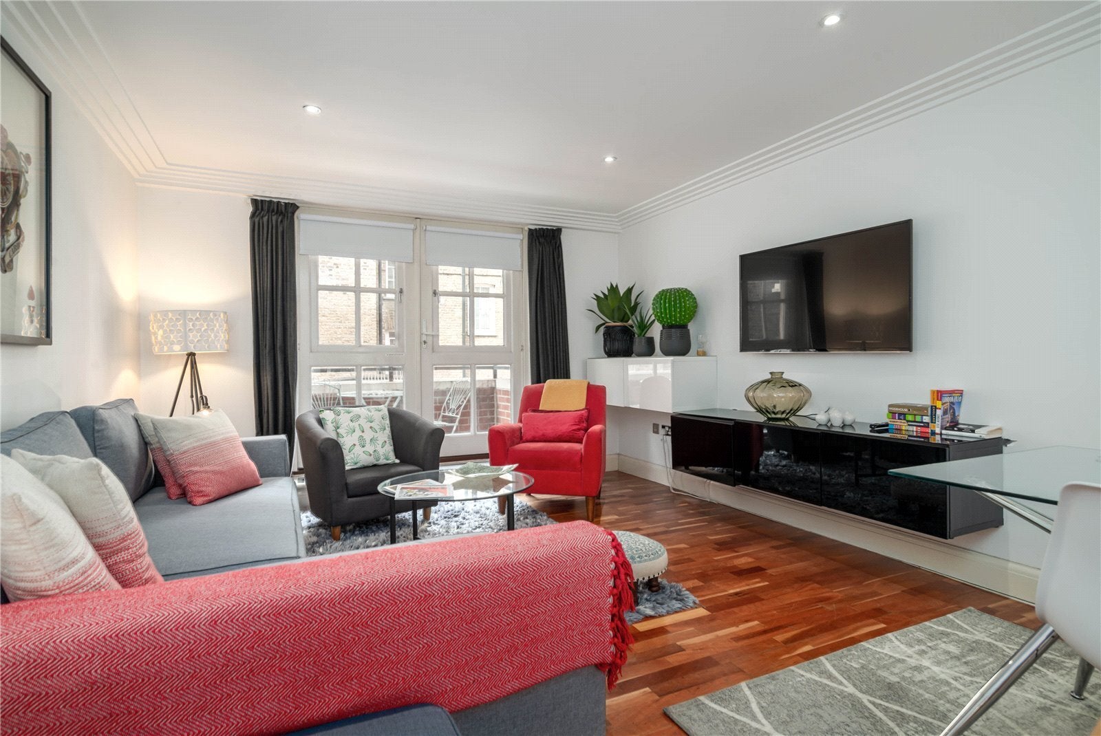 Flat Maiden Lane in City of Westminster