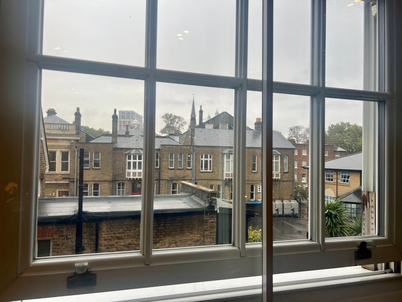 Flat Sutton Court Road in Greater London