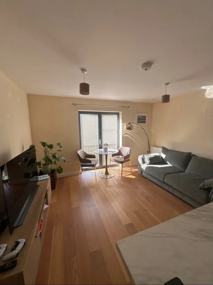 Room Gunnersbury Lane in Greater London